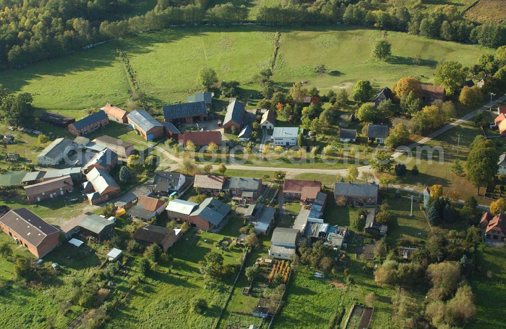 Nausdorf / Lenzen from above - Blick auf den Ortsteil Nausdorf der Gemeinde Lenzen im Landkreis Prignitz in Brandenburg. Kontakt: Amt Lenzen Elbtalaue der Amtsdirektor, Kellerstr. 4, 19309 Lenzen/Elbe, Tel. 038792 988-0, mail@amtlenzen.de