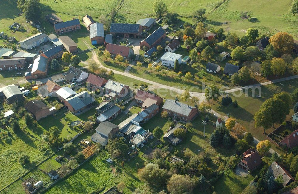 Nausdorf / Lenzen from the bird's eye view: Blick auf den Ortsteil Nausdorf der Gemeinde Lenzen im Landkreis Prignitz in Brandenburg. Kontakt: Amt Lenzen Elbtalaue der Amtsdirektor, Kellerstr. 4, 19309 Lenzen/Elbe, Tel. 038792 988-0, mail@amtlenzen.de