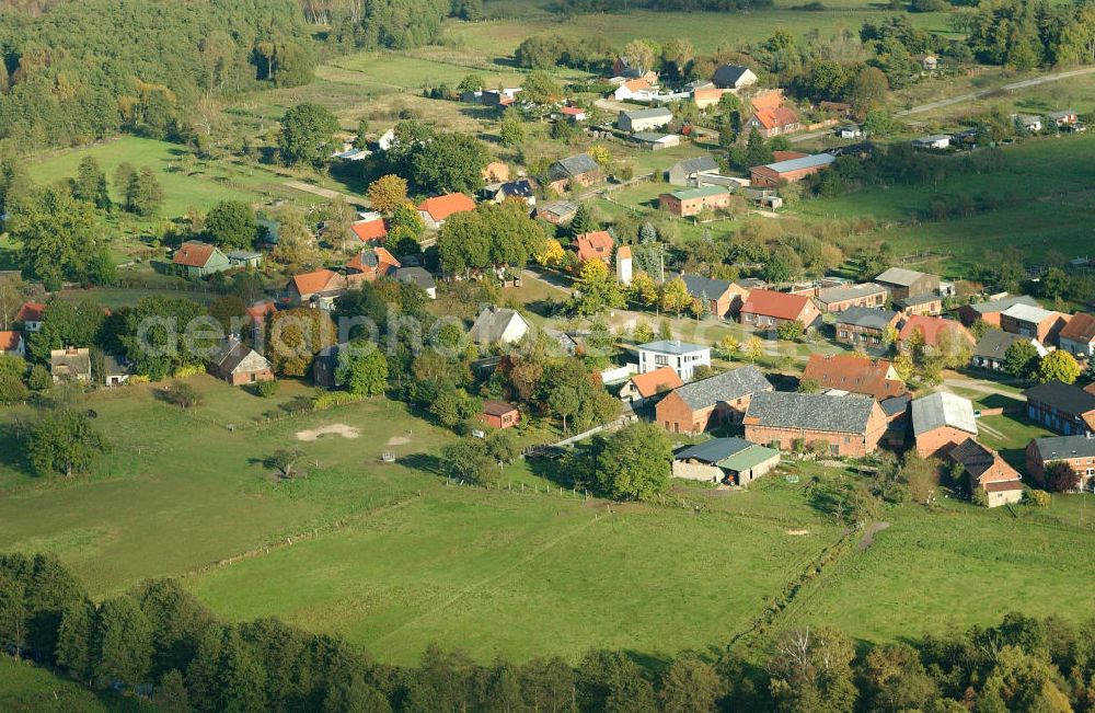 Nausdorf / Lenzen from above - Blick auf den Ortsteil Nausdorf der Gemeinde Lenzen im Landkreis Prignitz in Brandenburg. Kontakt: Amt Lenzen Elbtalaue der Amtsdirektor, Kellerstr. 4, 19309 Lenzen/Elbe, Tel. 038792 988-0, mail@amtlenzen.de