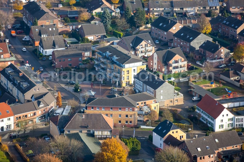 Voerde (Niederrhein) from above - The district in the district Spellen in Voerde (Niederrhein) in the state North Rhine-Westphalia