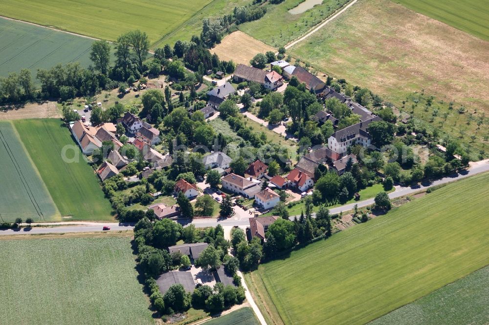 Hahnheim from the bird's eye view: Wahlheimer Hof hamlet in Hahnheim in the state of Rhineland-Palatinate. The hamlet is a protected area in the North of Hahnheim and consists of the former outbuilding of the monastery of Eberbach, a baroque main building, half-timber facades and smaller residential buildings and historic estates and farms