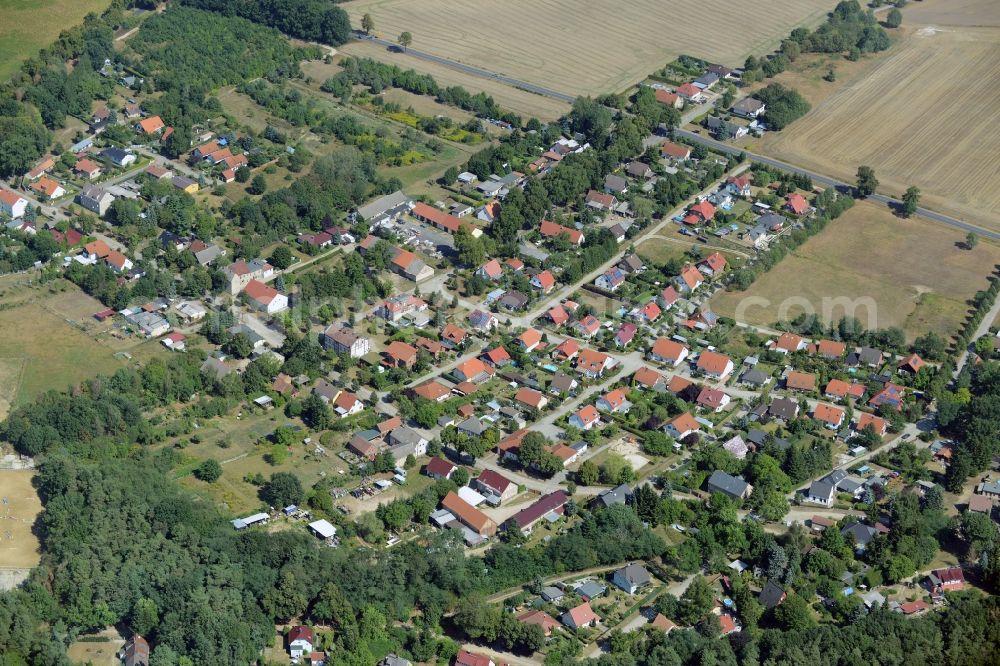 Aerial photograph Rietz-Neuendorf - View of the Alt-Golm part in the North of the borough of Rietz-Neuendorf in the state of Brandenburg. The residential village is surrounded by fields and forest