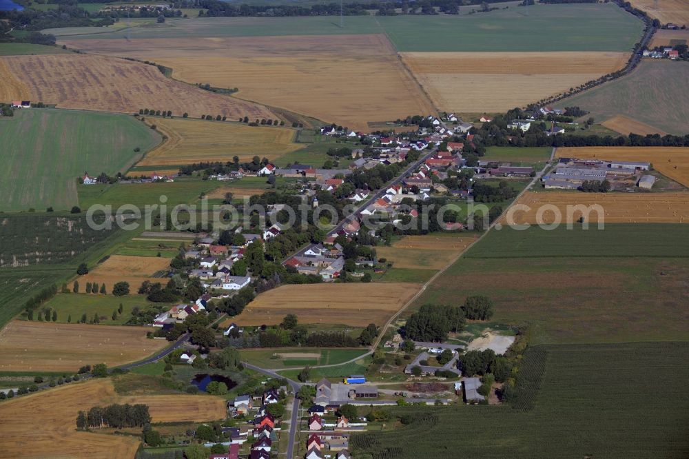 Aerial photograph Zehdenick - View of the village of Mildenberg in Zehdenick in the state of Brandenburg. The village is surrounded by fields and meadows and located in the North of the town area and is one of its 13 parts