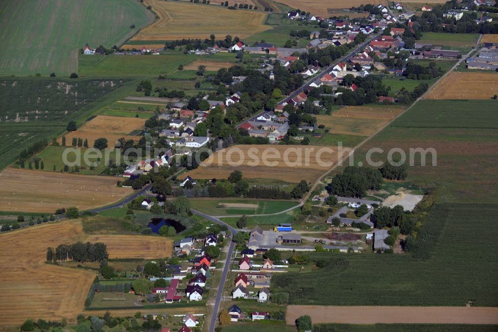 Zehdenick from the bird's eye view: View of the village of Mildenberg in Zehdenick in the state of Brandenburg. The village is surrounded by fields and meadows and located in the North of the town area and is one of its 13 parts