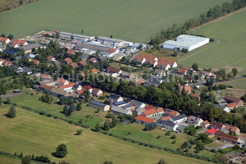 Aerial photograph Blankenfelde-Mahlow - View of the Gross Kienitz part of the borough of Blankenfelde-Mahlow in the state Brandenburg. The village is primarily known for its Golf club