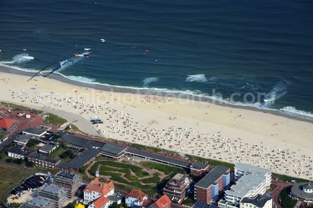 Wangerooge from above - View of the main beach along the seafront of the village of Wangerooge on the island of the same name in the Wadden Sea of the North Sea in the state of Lower Saxony. Wangerooge is the Eastern-most inhabited of the East Frisian Islands. It has a sand beach and is a spa resort