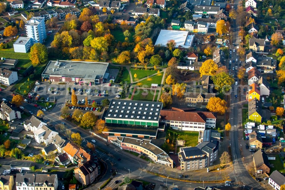 Aerial image Stockum - View of the Hoerder Strasse at the corner of Pferdebachstrasse in Stockum in the state of North Rhine-Westphalia. The foreground shows the primary school Hartkortschule