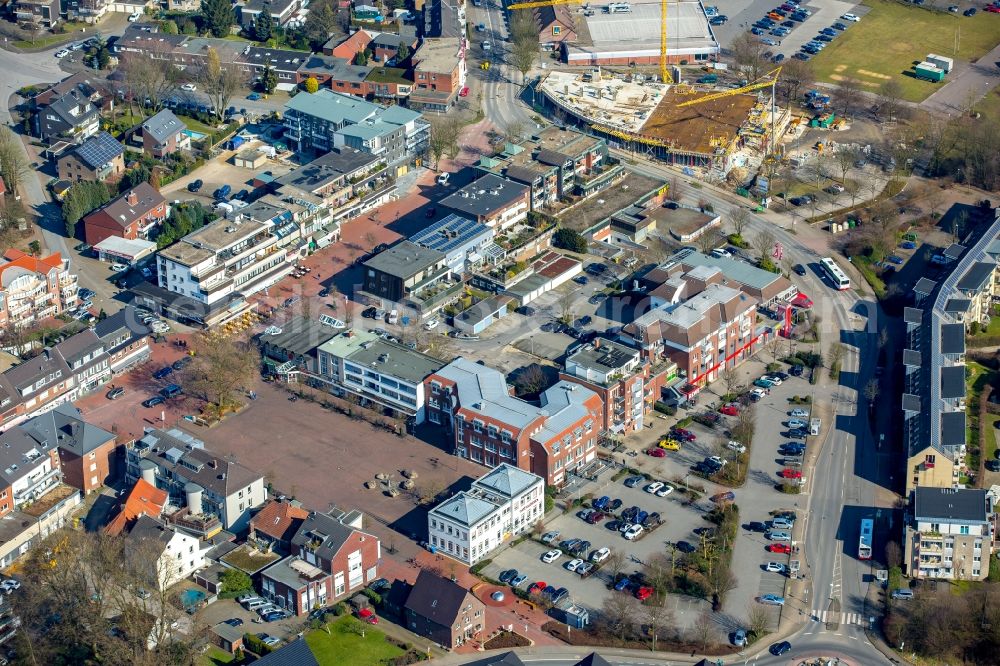 Kirchhellen from the bird's eye view: View of Johann-Breuker-Platz square with shops and stores in the center of Kirchhellen in the state of North Rhine-Westphalia