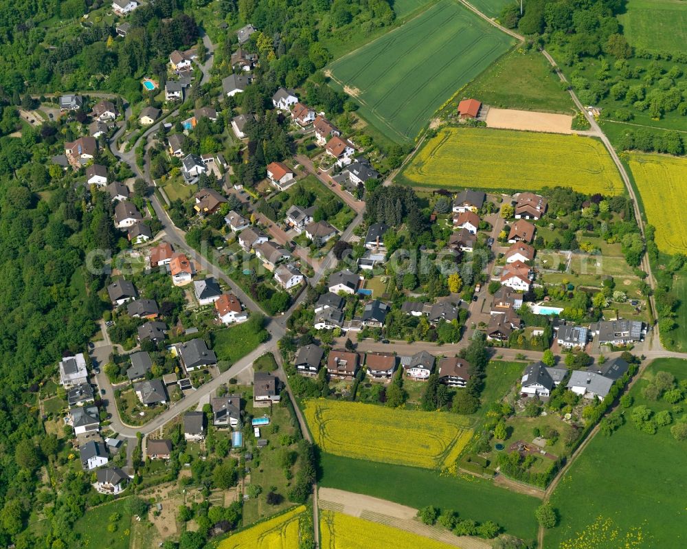 Aerial photograph Neuwied - View of the hamlet of Kuemmelberg in Melsbach in the state of Rhineland-Palatinate. The borough and municipiality is located in the county district of Neuwied, in the foothills of the Westerwald forest, in the Nature Park Rhine-Westerwald and in the area of the Neuwieder Becken. It consists of several single family houses and residential areas and is a rural locality. Kuemmelberg is located in its South