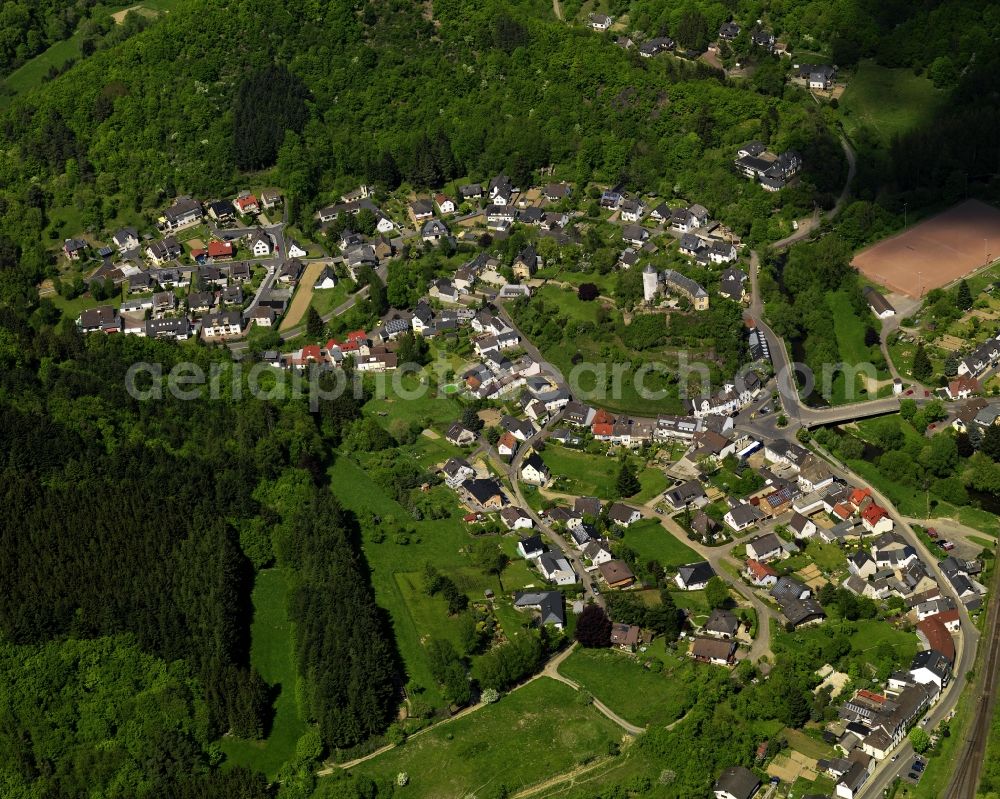 Altenahr from the bird's eye view: View of the Kreuzberg part of Altenahr in the state of Rhineland-Palatinate. Sporting grounds and a football pitch are spread out on the riverbanks of the river Ahr. Altenahr is an official tourist resort and consists of four parts with diverse leisure and tourism facilities and residential areas