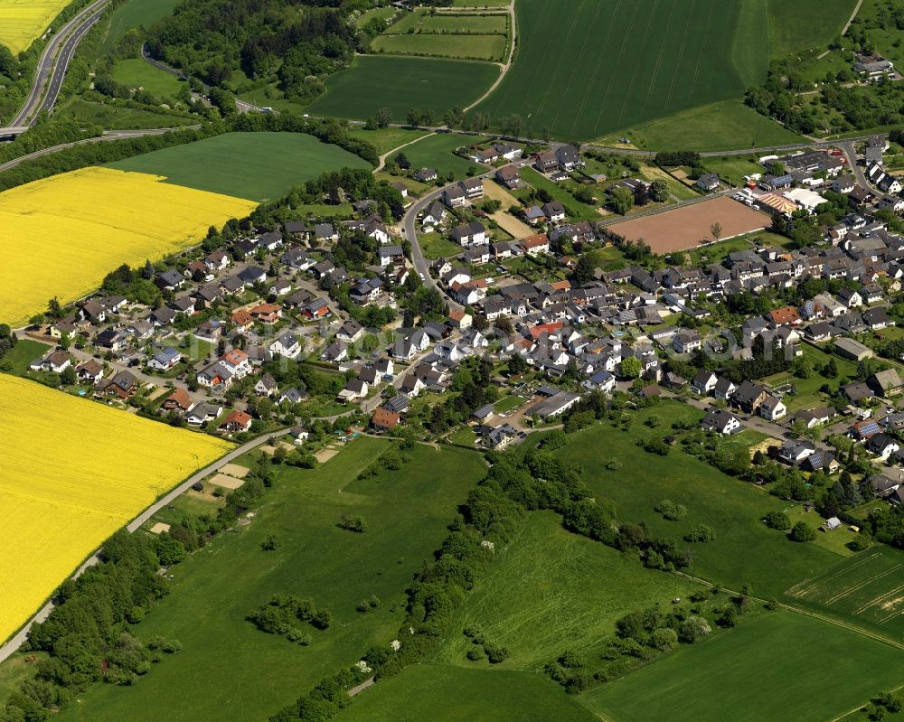 Sinzig from the bird's eye view: View of the Loehndorf part of Sinzig in the state of Rhineland-Palatinate. Loehndorf is surrounded by agriculture and fields and is located on a hill