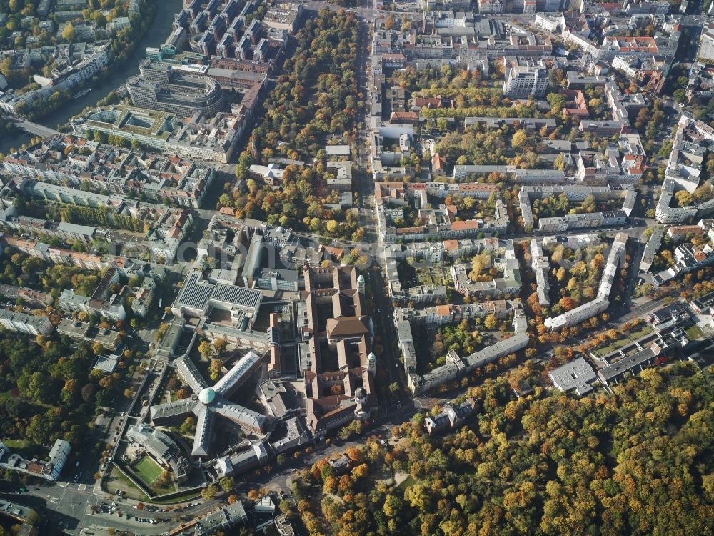 Aerial photograph Berlin - View of the Moabit part of the district of Mitte in Berlin. The star shaped building is the Moabit Jail (JVA) wich was built in the 19th century and is listed as a protected building today. The court of Tiergarten is located next to it. The buildings are bypassed by the Alt-Moabit and Turmstrasse streets