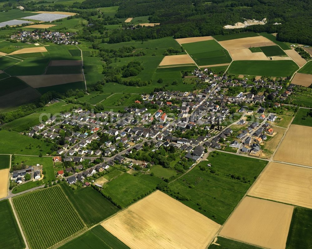 Aerial image Remagen - View of the Oedingen part of Remagen in the state of Rhineland-Palatinate. Oedingen is surrounded by fields and meadows on the border to the state of North Rhine-Westphalia. This makes it the northern-most part of Remagen