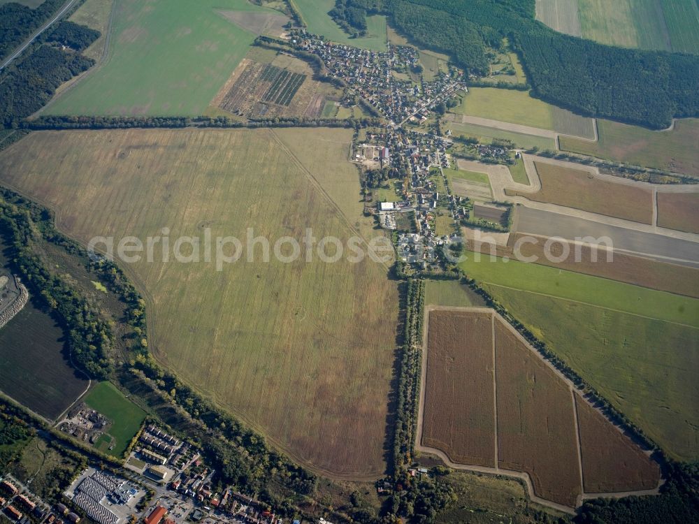 Aerial image Großbeeren - View of the East of Grossbeeren in the state of Brandenburg. The residential village with residential buildings, surrounded by agricultural fields, is located in the East of the main village