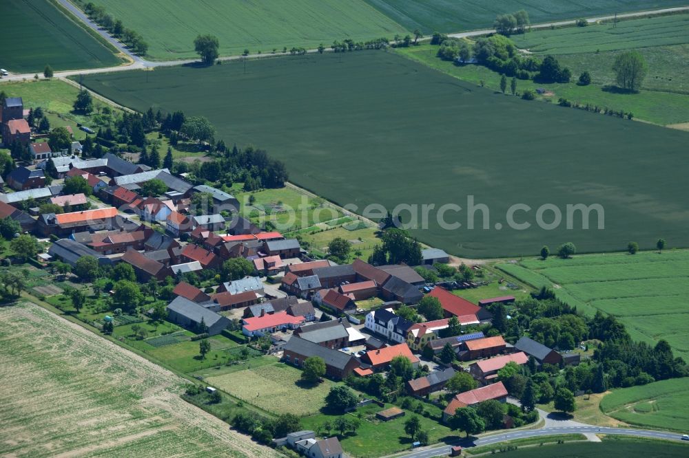 Lindtorf from the bird's eye view: View of the Rindtorf part of the borough of Eichstedt (Altmark) in the state of Saxony-Anhalt. The borough is located in the county district of Stendal and is an agricultural borough. Rindtorf is surrounded by fields and meadows