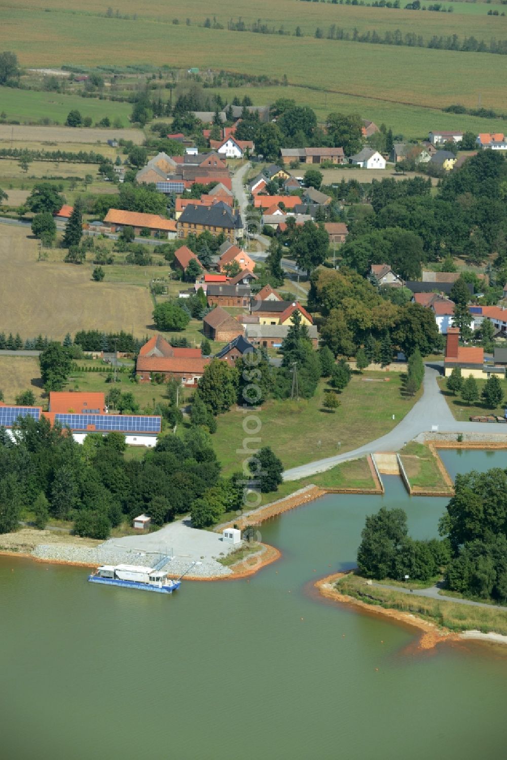 Aerial photograph Schlabendorf am See - View of Schlabendorf am See on Lake Schlabendorf in the state of Brandenburg. The village is located on the Northeastern shore of the lake where the marina with its harbour is located