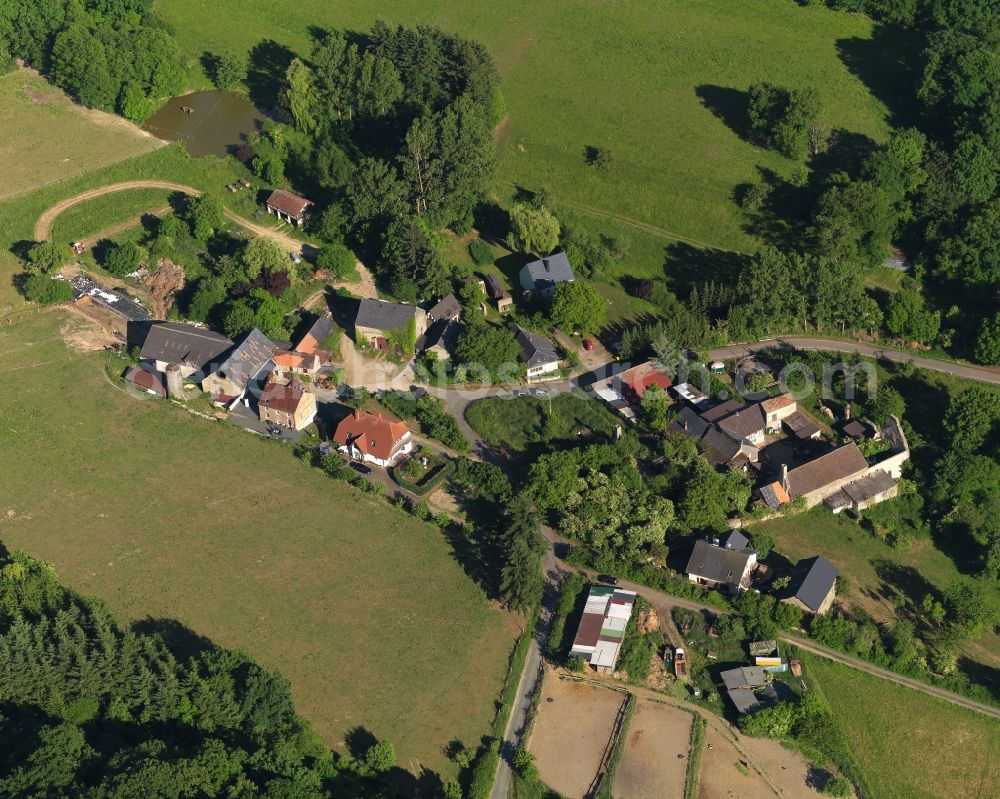 Aerial photograph Schönborn - View of the hamlet of Baerbach in the borough of Schoenborn in the state of Rhineland-Palatinate. The borough and municipiality is located in the county district of Rhine-Lahn. The village consists of residential buiildings and areas and is surrounded by forest and fields