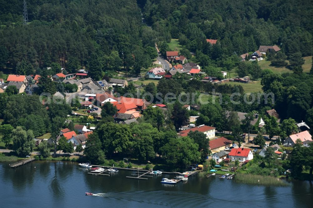 Zechlinerhütte from the bird's eye view: View of Zechlinerhuette and shore areas of Lake Schlabornsee in the state of Brandenburg