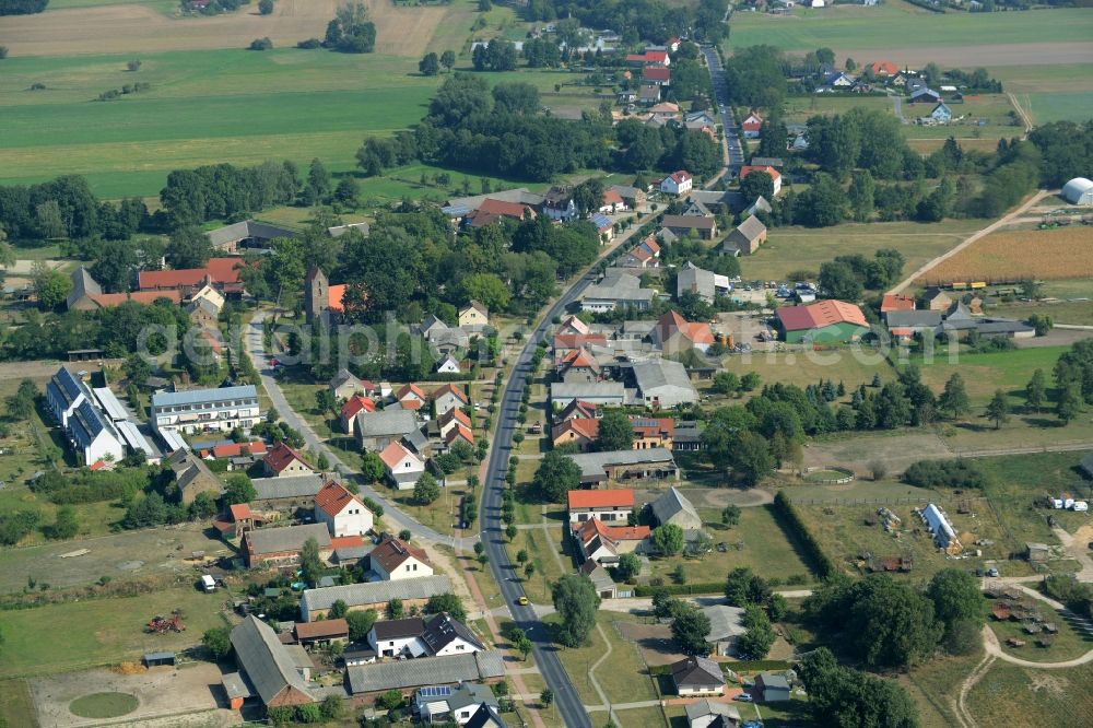 Rehfelde from the bird's eye view: View of the Zinndorf part of Rehfelde in the state of Brandenburg. The village is located in the South of the main village of the borough in the county district of Maerkisch-Oderland