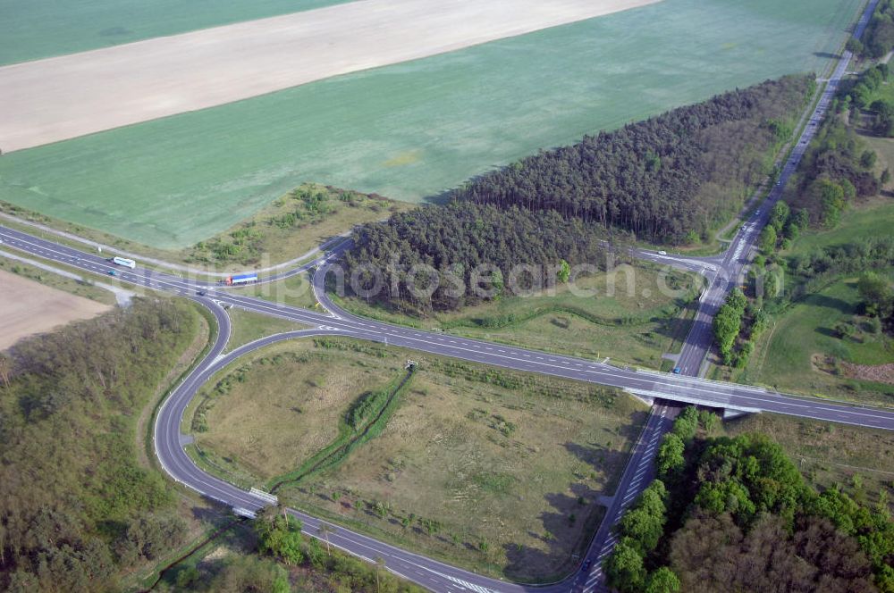 BEESKOW from above - Blick auf die Ortsumfahrung der Bundesstrasse B 87 bei Beeskow. Landesbetrieb Straßenwesen Brandenburg (