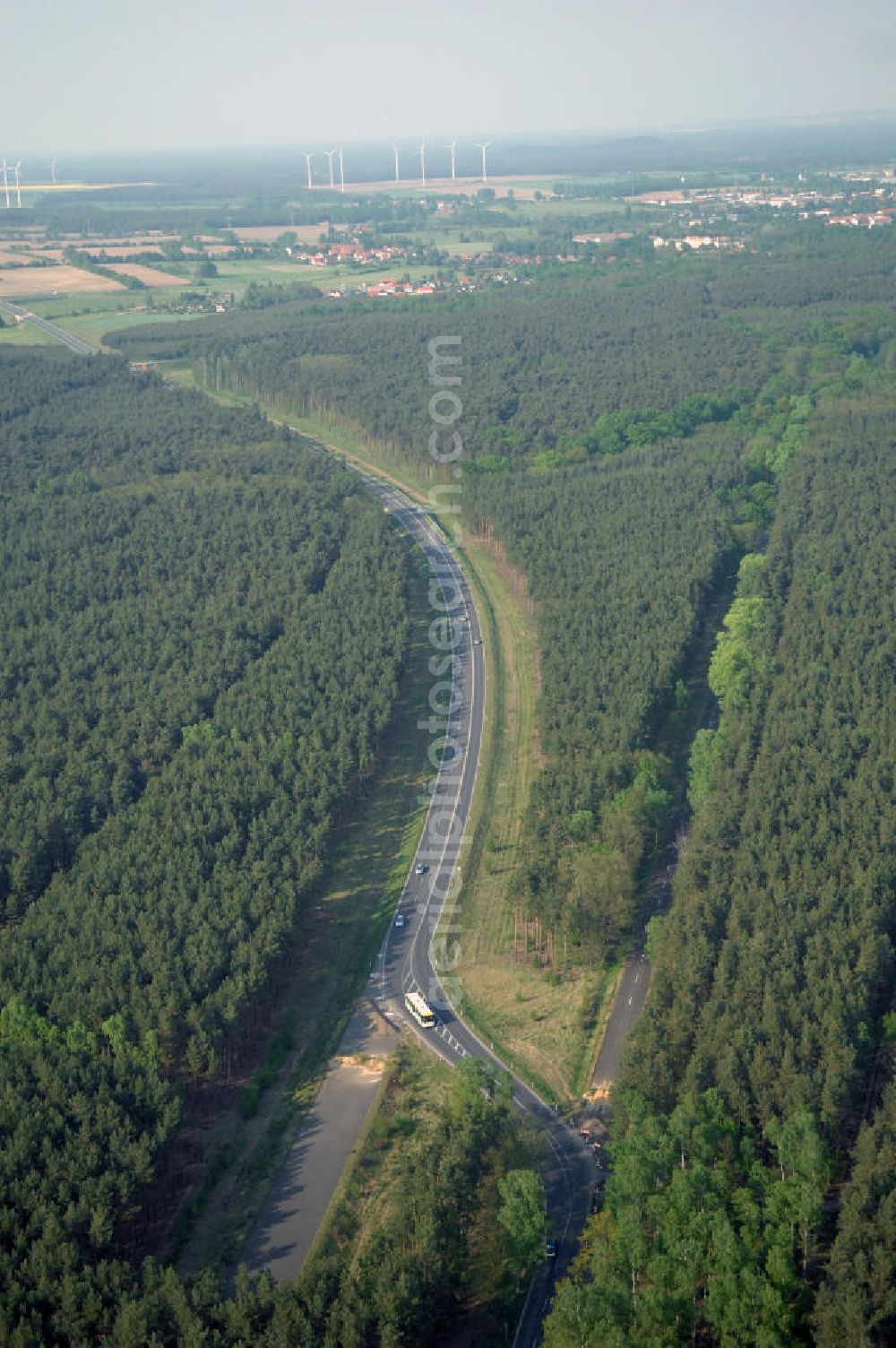 BEESKOW from the bird's eye view: Blick auf die Ortsumfahrung der Bundesstrasse B 87 bei Beeskow. Landesbetrieb Straßenwesen Brandenburg (