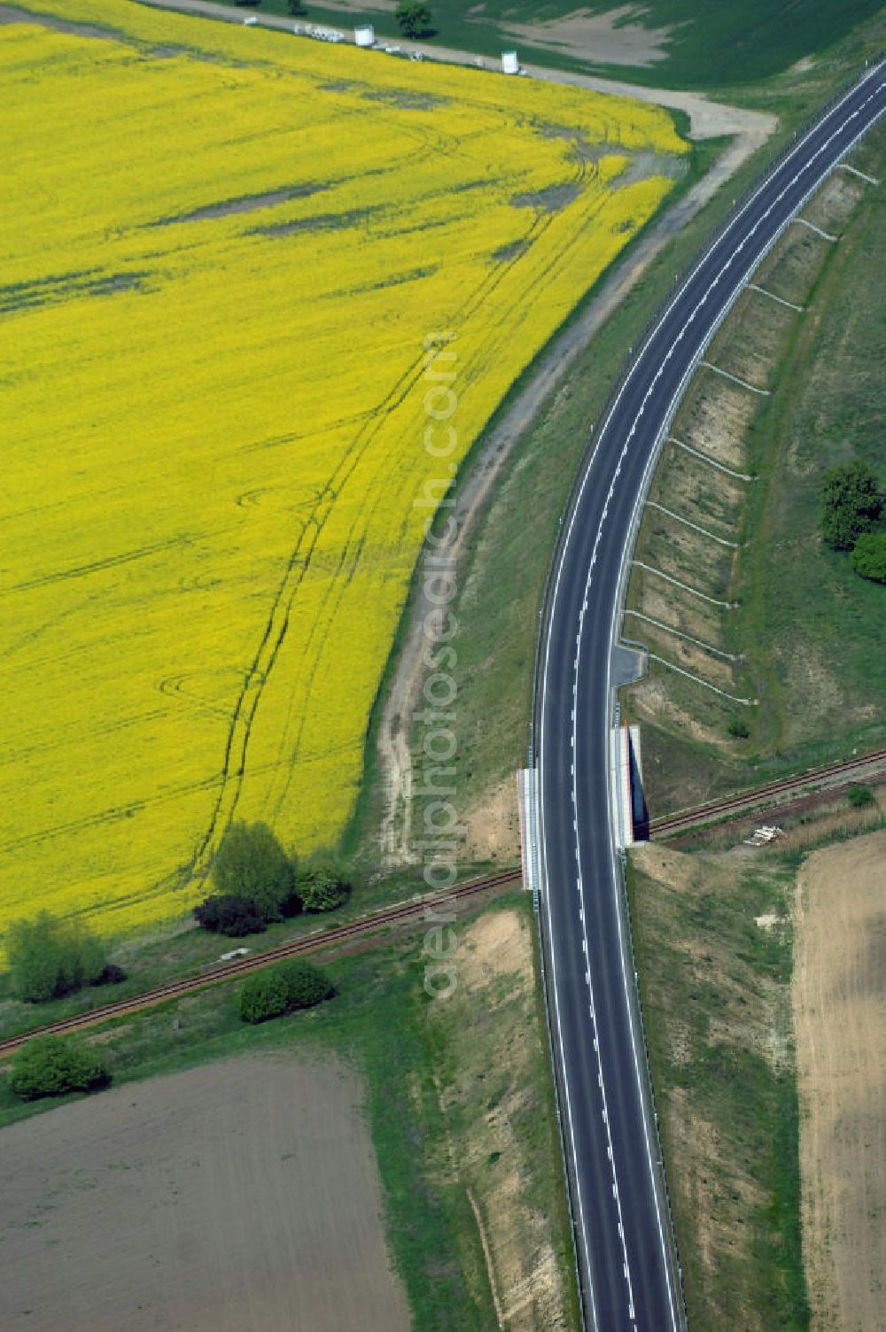 KÜSTRIN from above - Blick auf die Ortsumfahrung der Bundesstrasse B 1 bei Küstrin bis zum Grenzübergang über die Oder. Landesbetrieb Straßenwesen Brandenburg (