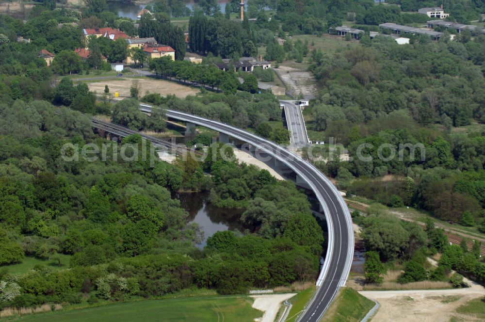 KÜSTRIN from the bird's eye view: Blick auf die Ortsumfahrung der Bundesstrasse B 1 bei Küstrin bis zum Grenzübergang über die Oder. Landesbetrieb Straßenwesen Brandenburg (