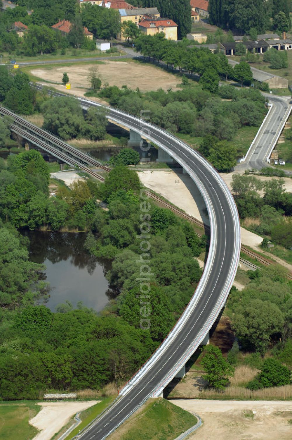 Aerial photograph KÜSTRIN - Blick auf die Ortsumfahrung der Bundesstrasse B 1 bei Küstrin bis zum Grenzübergang über die Oder. Landesbetrieb Straßenwesen Brandenburg (