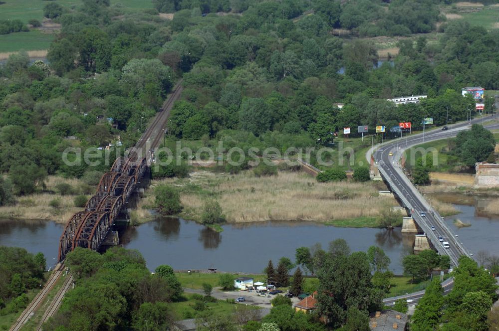 KÜSTRIN from above - Blick auf die Ortsumfahrung der Bundesstrasse B 1 bei Küstrin bis zum Grenzübergang über die Oder. Landesbetrieb Straßenwesen Brandenburg (