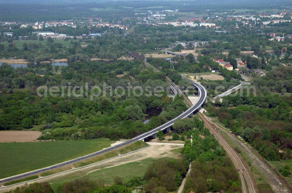 KÜSTRIN from above - Blick auf die Ortsumfahrung der Bundesstrasse B 1 bei Küstrin bis zum Grenzübergang über die Oder. Landesbetrieb Straßenwesen Brandenburg (