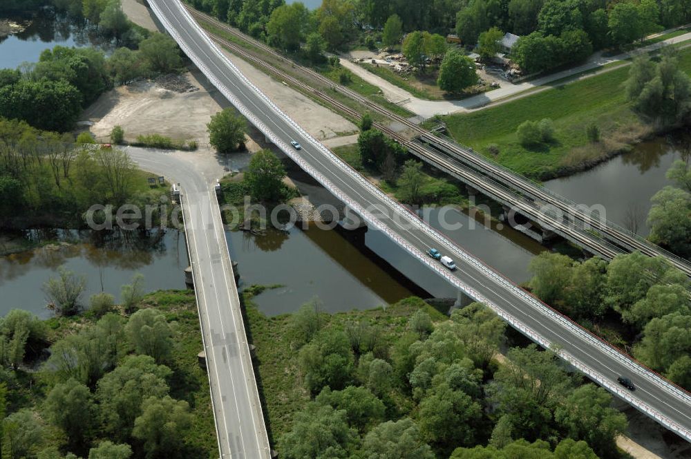 KÜSTRIN from above - Blick auf die Ortsumfahrung der Bundesstrasse B 1 bei Küstrin bis zum Grenzübergang über die Oder. Landesbetrieb Straßenwesen Brandenburg (