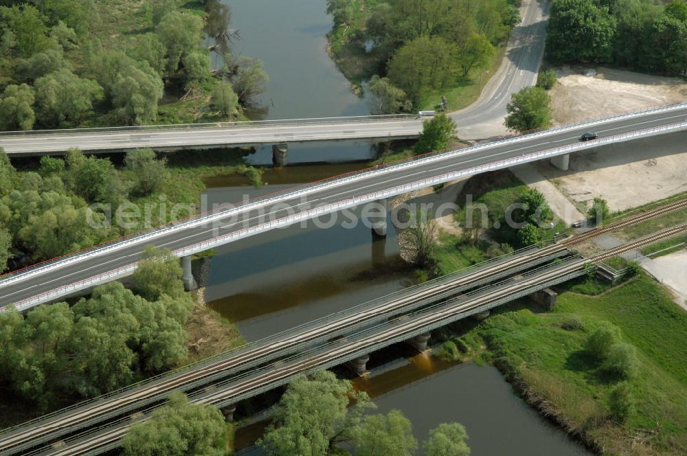 KÜSTRIN from above - Blick auf die Ortsumfahrung der Bundesstrasse B 1 bei Küstrin bis zum Grenzübergang über die Oder. Landesbetrieb Straßenwesen Brandenburg (