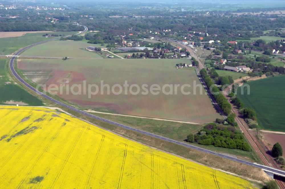 KÜSTRIN from the bird's eye view: Blick auf die Ortsumfahrung der Bundesstrasse B 1 bei Küstrin bis zum Grenzübergang über die Oder. Landesbetrieb Straßenwesen Brandenburg (