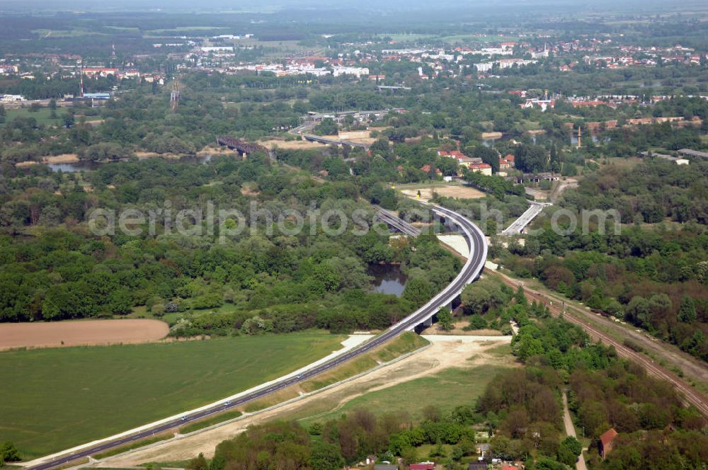 KÜSTRIN from the bird's eye view: Blick auf die Ortsumfahrung der Bundesstrasse B 1 bei Küstrin bis zum Grenzübergang über die Oder. Landesbetrieb Straßenwesen Brandenburg (