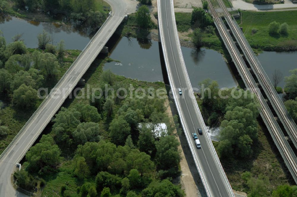 KÜSTRIN from above - Blick auf die Ortsumfahrung der Bundesstrasse B 1 bei Küstrin bis zum Grenzübergang über die Oder. Landesbetrieb Straßenwesen Brandenburg (