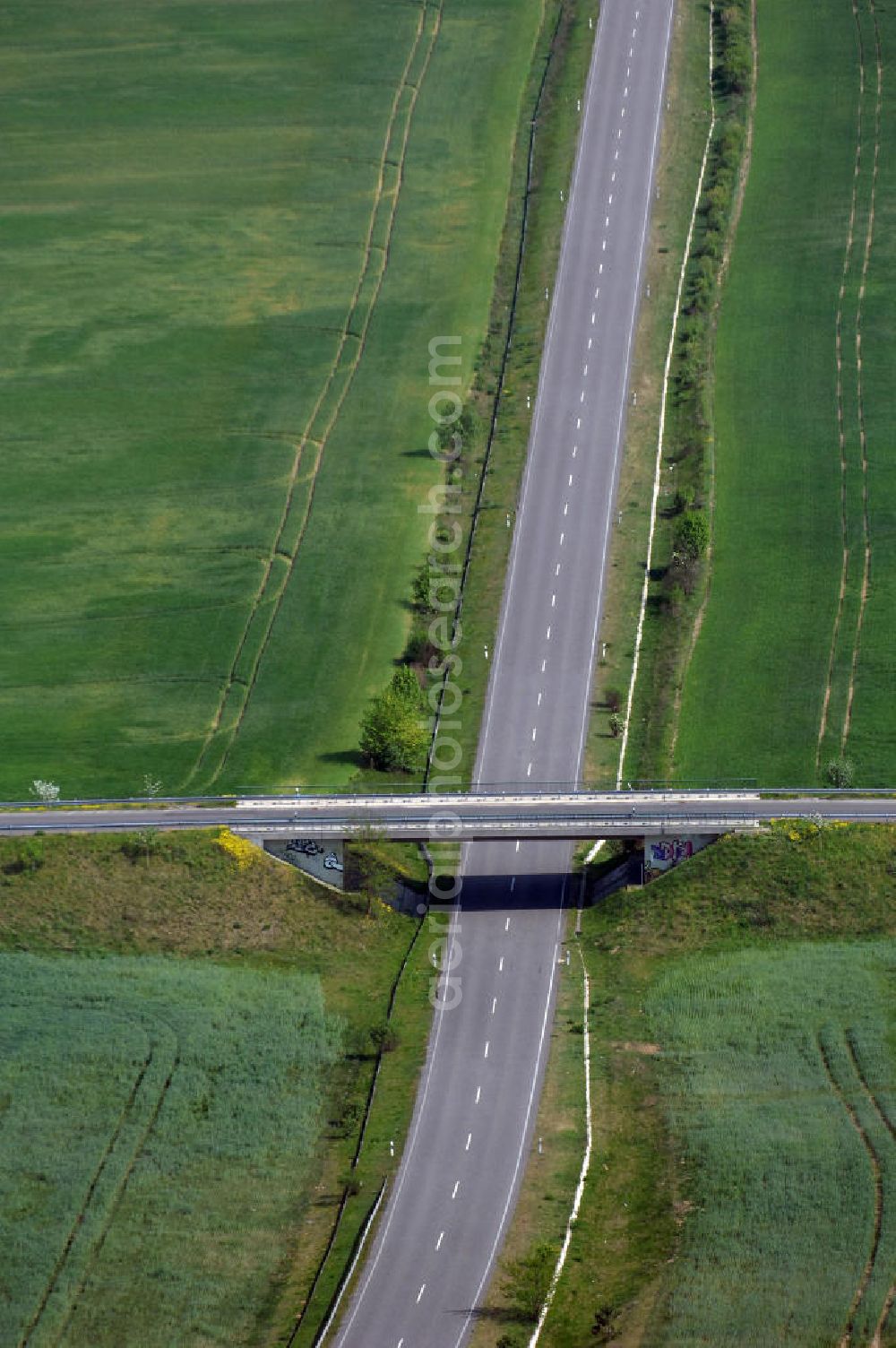 Aerial photograph MÜNCHEBERG - Blick auf die Ortsumfahrung der Bundesstrasse B 1 südlich von Müncheberg. Landesbetrieb Straßenwesen Brandenburg (