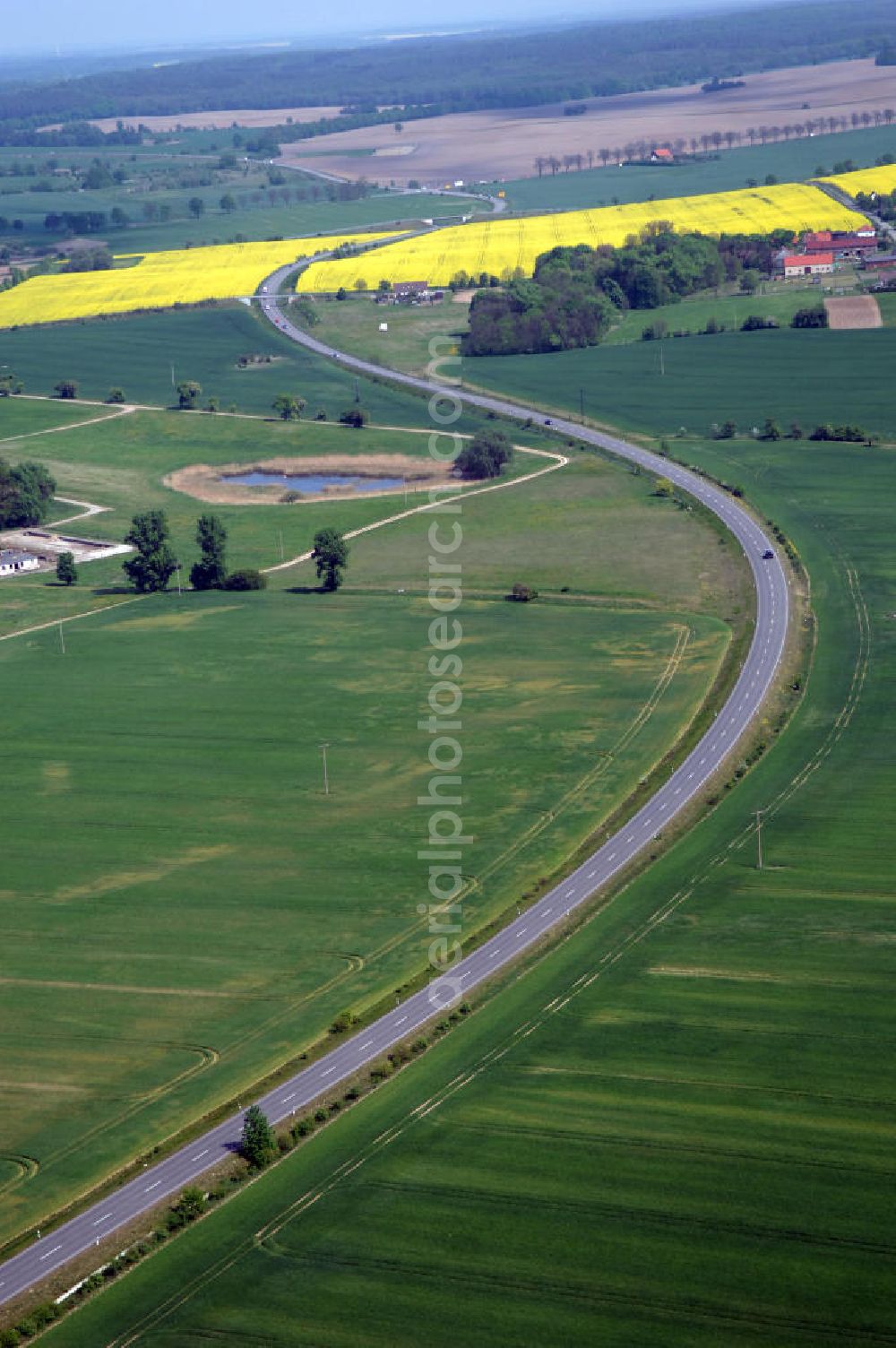 MÜNCHEBERG from above - Blick auf die Ortsumfahrung der Bundesstrasse B 1 südlich von Müncheberg. Landesbetrieb Straßenwesen Brandenburg (