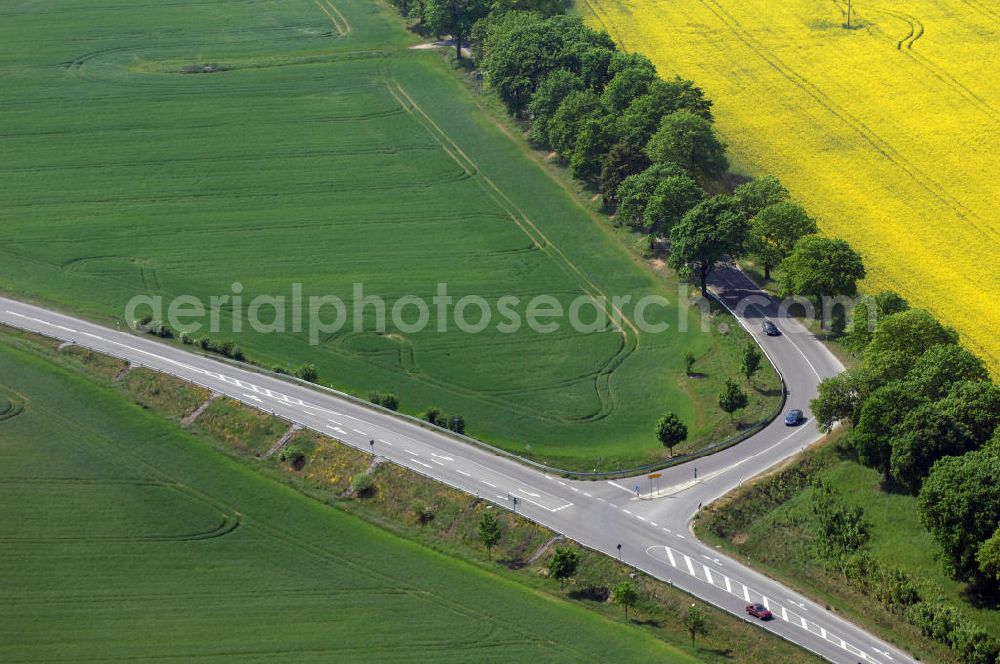 MÜNCHEBERG from the bird's eye view: Blick auf die Ortsumfahrung der Bundesstrasse B 1 südlich von Müncheberg. Landesbetrieb Straßenwesen Brandenburg (