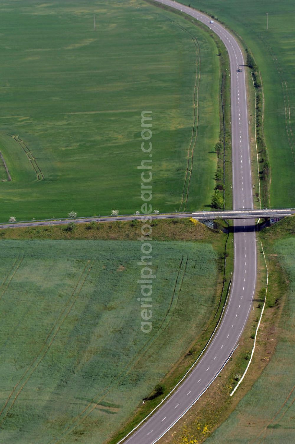 Aerial image MÜNCHEBERG - Blick auf die Ortsumfahrung der Bundesstrasse B 1 südlich von Müncheberg. Landesbetrieb Straßenwesen Brandenburg (