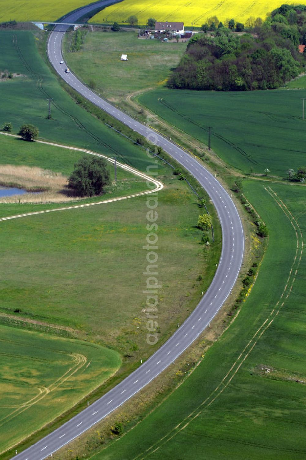 MÜNCHEBERG from the bird's eye view: Blick auf die Ortsumfahrung der Bundesstrasse B 1 südlich von Müncheberg. Landesbetrieb Straßenwesen Brandenburg (