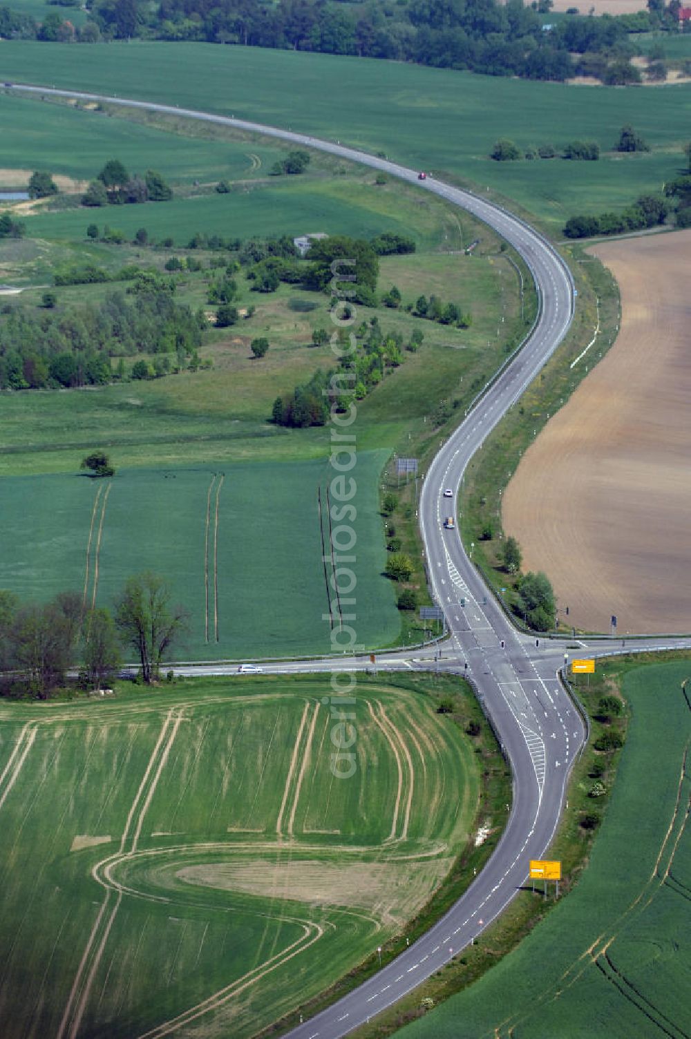 MÜNCHEBERG from the bird's eye view: Blick auf die Ortsumfahrung der Bundesstrasse B 1 südlich von Müncheberg. Landesbetrieb Straßenwesen Brandenburg (