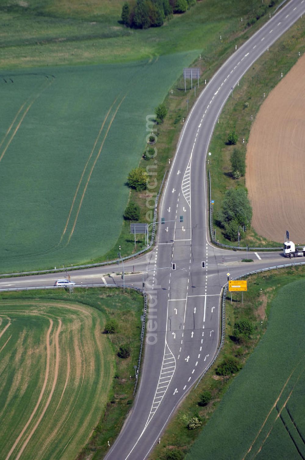 Aerial photograph MÜNCHEBERG - Blick auf die Ortsumfahrung der Bundesstrasse B 1 südlich von Müncheberg. Landesbetrieb Straßenwesen Brandenburg (