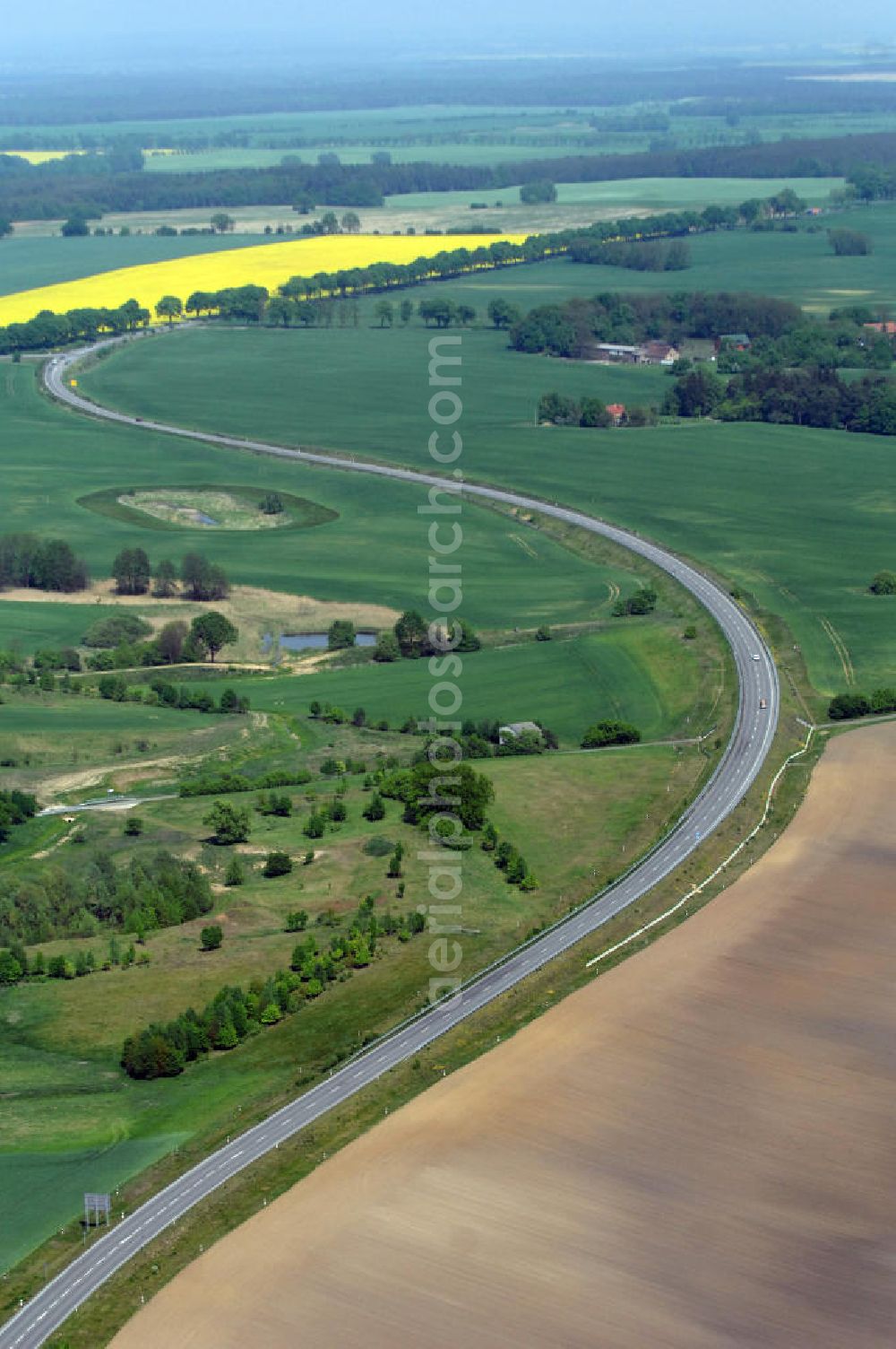 MÜNCHEBERG from above - Blick auf die Ortsumfahrung der Bundesstrasse B 1 südlich von Müncheberg. Landesbetrieb Straßenwesen Brandenburg (