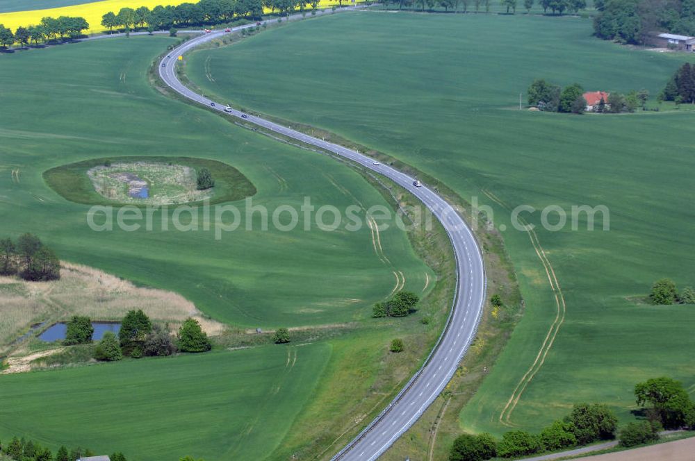 Aerial photograph MÜNCHEBERG - Blick auf die Ortsumfahrung der Bundesstrasse B 1 südlich von Müncheberg. Landesbetrieb Straßenwesen Brandenburg (