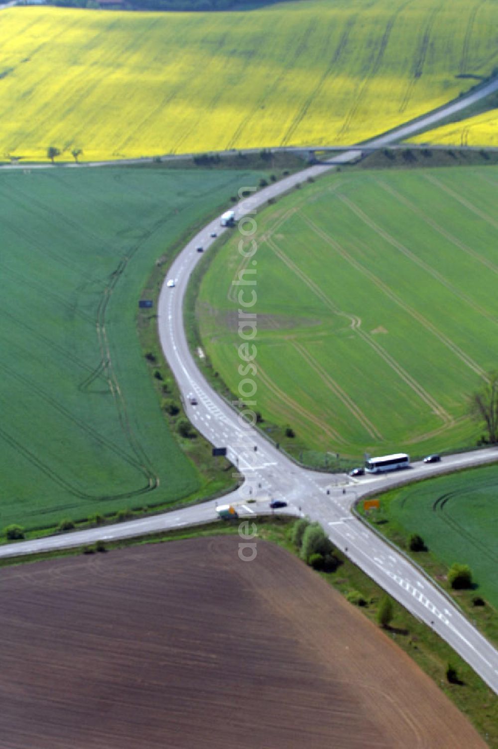 MÜNCHEBERG from the bird's eye view: Blick auf die Ortsumfahrung der Bundesstrasse B 1 südlich von Müncheberg. Landesbetrieb Straßenwesen Brandenburg (