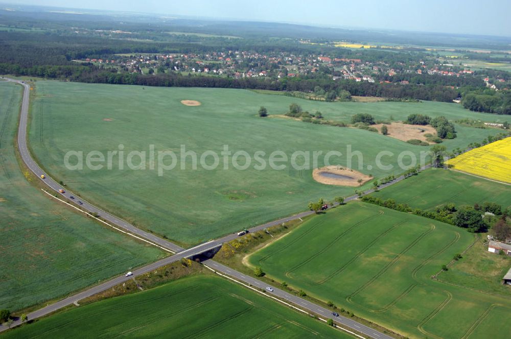 MÜNCHEBERG from the bird's eye view: Blick auf die Ortsumfahrung der Bundesstrasse B 1 südlich von Müncheberg. Landesbetrieb Straßenwesen Brandenburg (