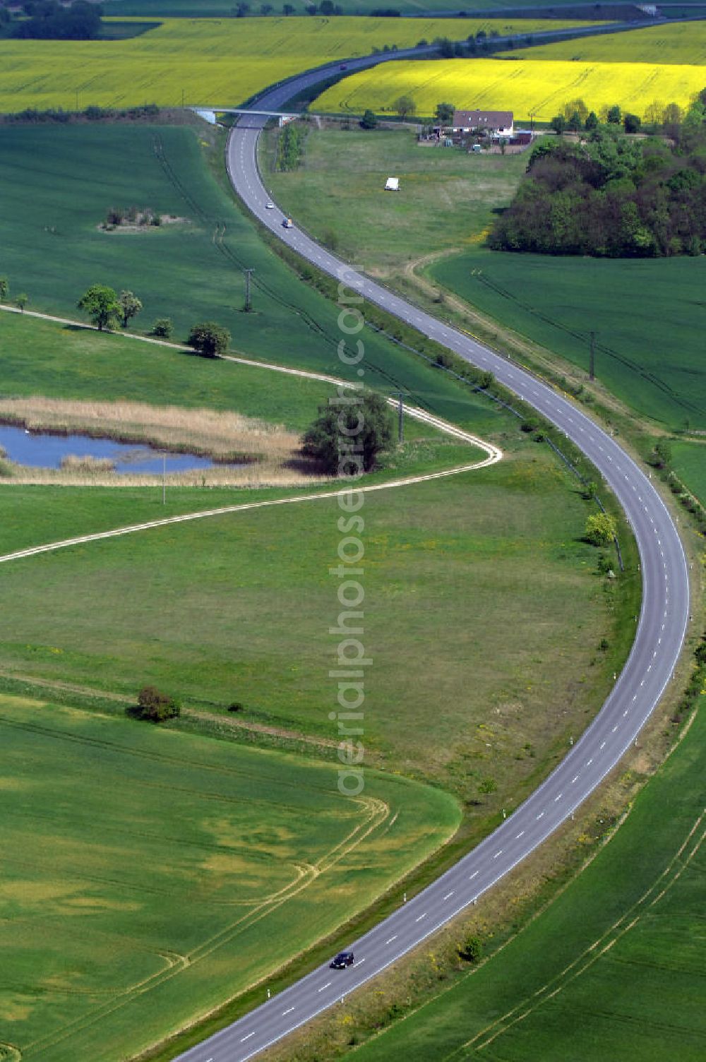 MÜNCHEBERG from the bird's eye view: Blick auf die Ortsumfahrung der Bundesstrasse B 1 südlich von Müncheberg. Landesbetrieb Straßenwesen Brandenburg (