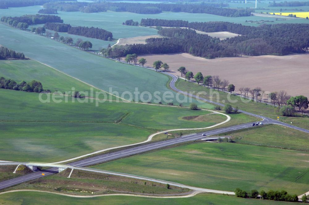 FRANKFURT / ODER from the bird's eye view: Blick auf die Ortsumfahrung der Bundesstrasse B 112 westlich von Frankfurt / Oder. Landesbetrieb Straßenwesen Brandenburg (