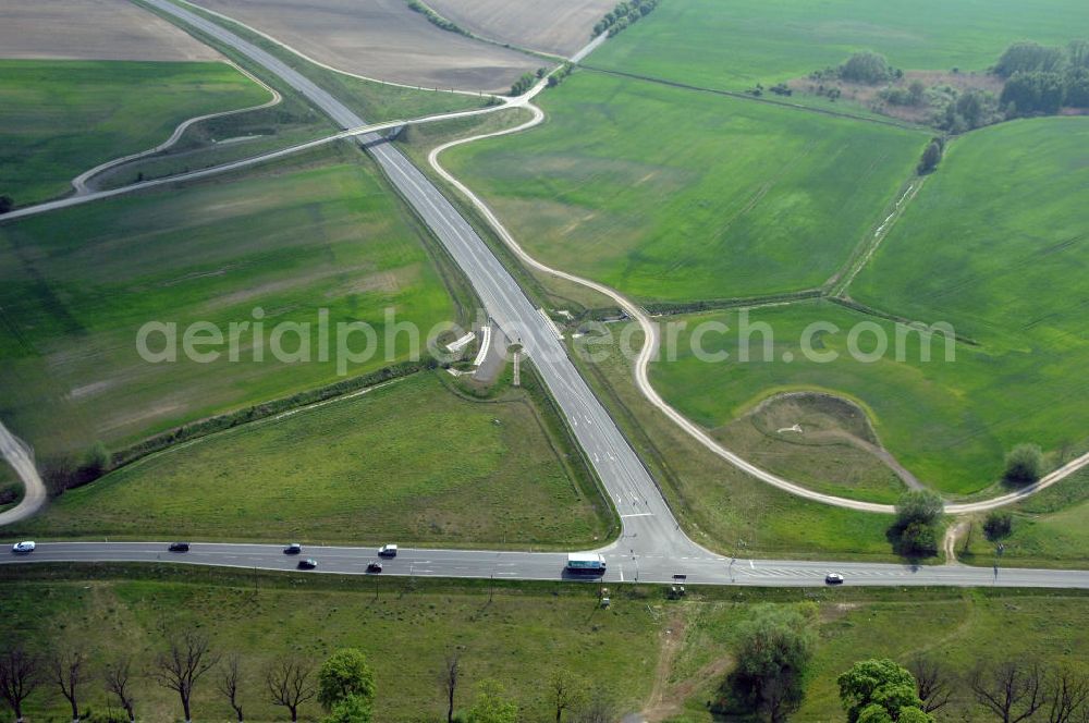 FRANKFURT / ODER from the bird's eye view: Blick auf die Ortsumfahrung der Bundesstrasse B 112 westlich von Frankfurt / Oder. Landesbetrieb Straßenwesen Brandenburg (