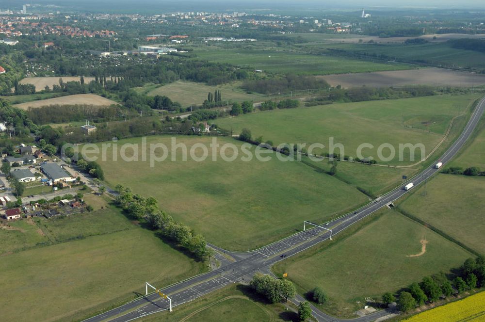 FRANKFURT / ODER from the bird's eye view: Blick auf die Ortsumfahrung der Bundesstrasse B 112 westlich von Frankfurt / Oder. Landesbetrieb Straßenwesen Brandenburg (